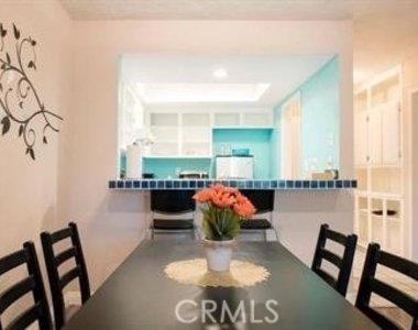 278 N Wilshire Avenue - Photo Thumbnail 2