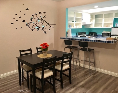 278 N Wilshire Avenue - Photo Thumbnail 3