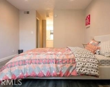 278 N Wilshire Avenue - Photo Thumbnail 8