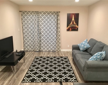 278 N Wilshire Avenue - Photo Thumbnail 4