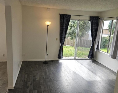 271 N Ventura Road - Photo Thumbnail 9