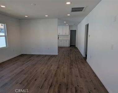 6232 Reno - Photo Thumbnail 2