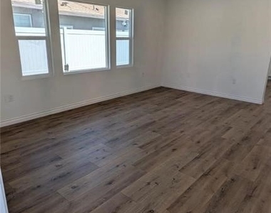 6232 Reno - Photo Thumbnail 3