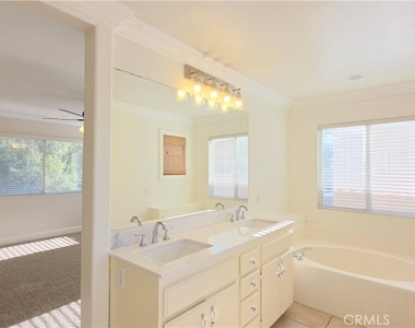 324 Lydia Lane - Photo Thumbnail 11