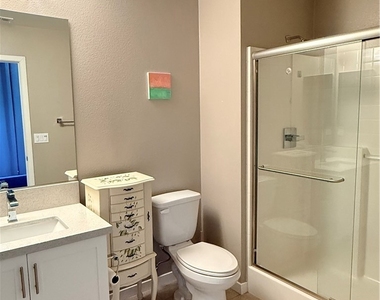 713 Manhattan Drive - Photo Thumbnail 8