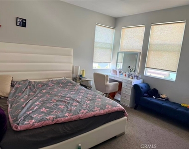 713 Manhattan Drive - Photo Thumbnail 5