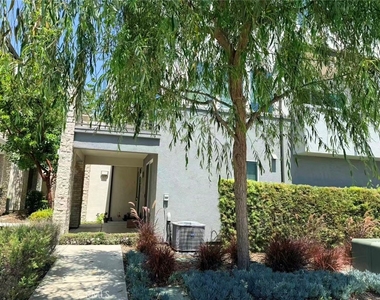 713 Manhattan Drive - Photo Thumbnail 1
