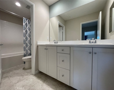 16025 Symphony Ln - Photo Thumbnail 10