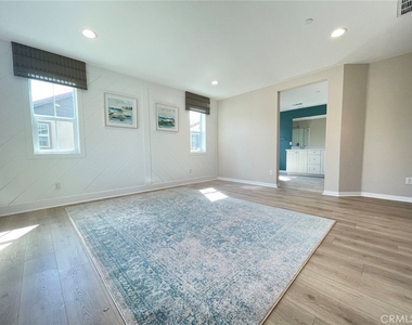 16025 Symphony Ln - Photo Thumbnail 4