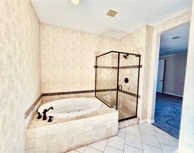 4512 Luigl Court - Photo Thumbnail 8