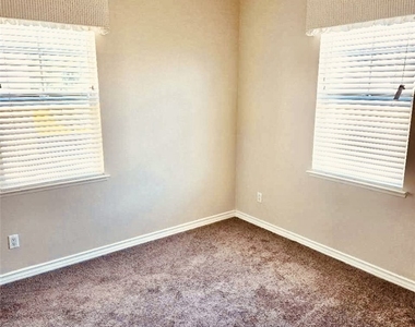 4512 Luigl Court - Photo Thumbnail 11