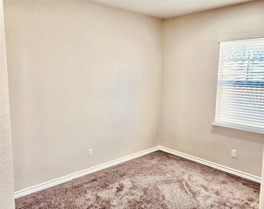 4512 Luigl Court - Photo Thumbnail 12