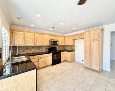 507 Lassa Way - Photo Thumbnail 8