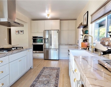 1225 Colorado - Photo Thumbnail 4