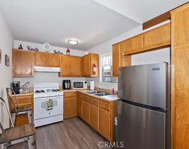 325 W Fairway Boulevard - Photo Thumbnail 4