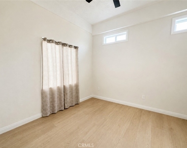 19520 Hart Street - Photo Thumbnail 3