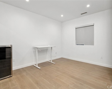 5541 Matilija Avenue - Photo Thumbnail 13