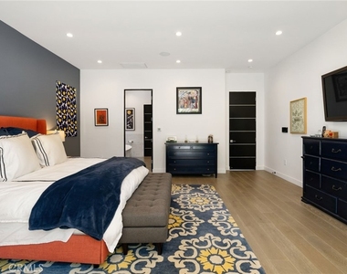 5541 Matilija Avenue - Photo Thumbnail 26