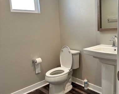 623 W Foothill Boulevard - Photo Thumbnail 11