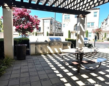 623 W Foothill Boulevard - Photo Thumbnail 13