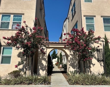623 W Foothill Boulevard - Photo Thumbnail 15
