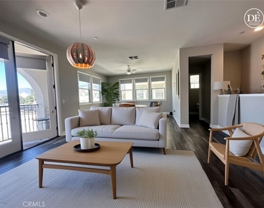 623 W Foothill Boulevard - Photo Thumbnail 3