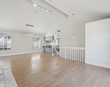 2605 Mathews Avenue - Photo Thumbnail 5
