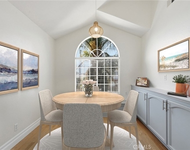 2605 Mathews Avenue - Photo Thumbnail 13