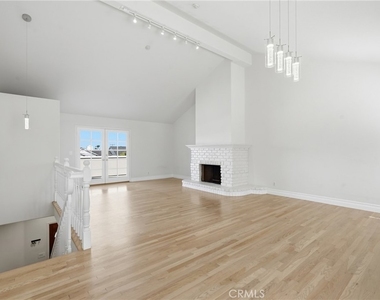2605 Mathews Avenue - Photo Thumbnail 3