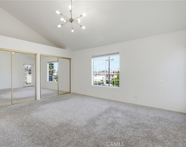 2605 Mathews Avenue - Photo Thumbnail 19