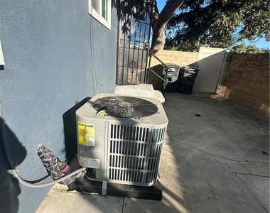 514 E Chalynn Circle - Photo Thumbnail 23