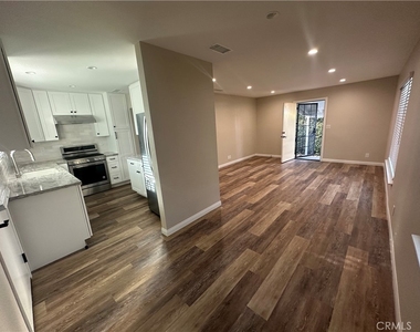 514 E Chalynn Circle - Photo Thumbnail 6