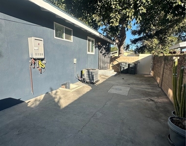 514 E Chalynn Circle - Photo Thumbnail 21