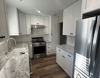 514 E Chalynn Circle - Photo Thumbnail 17