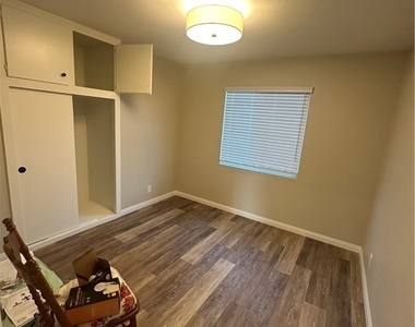 514 E Chalynn Circle - Photo Thumbnail 7