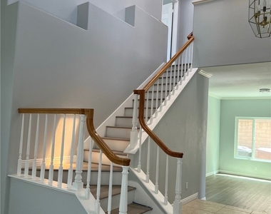 543 S Eveningsong Lane - Photo Thumbnail 8