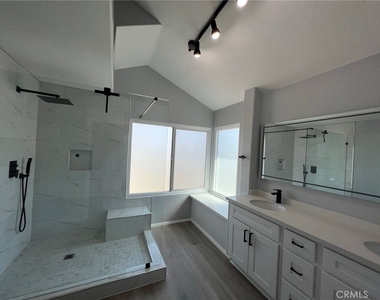 543 S Eveningsong Lane - Photo Thumbnail 18
