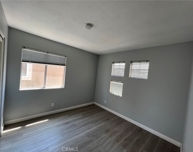 543 S Eveningsong Lane - Photo Thumbnail 26