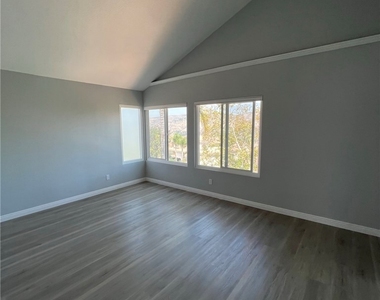 543 S Eveningsong Lane - Photo Thumbnail 13