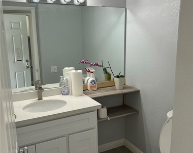 543 S Eveningsong Lane - Photo Thumbnail 10
