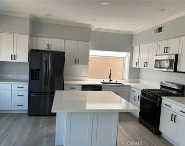 543 S Eveningsong Lane - Photo Thumbnail 2