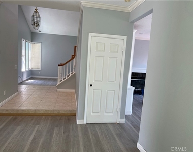 543 S Eveningsong Lane - Photo Thumbnail 9