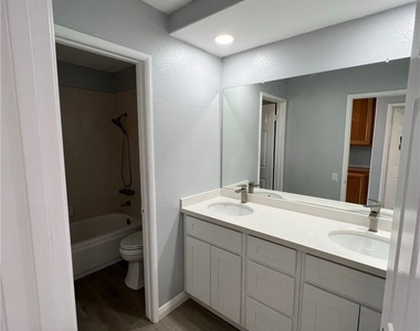 543 S Eveningsong Lane - Photo Thumbnail 20