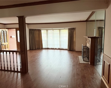 833 Hugo Reid Drive - Photo Thumbnail 5