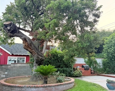 833 Hugo Reid Drive - Photo Thumbnail 14