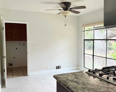 833 Hugo Reid Drive - Photo Thumbnail 10