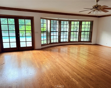 833 Hugo Reid Drive - Photo Thumbnail 12