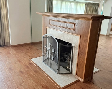 833 Hugo Reid Drive - Photo Thumbnail 6