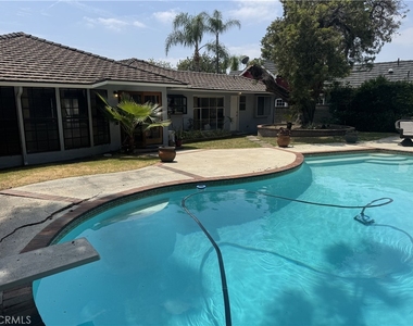833 Hugo Reid Drive - Photo Thumbnail 4