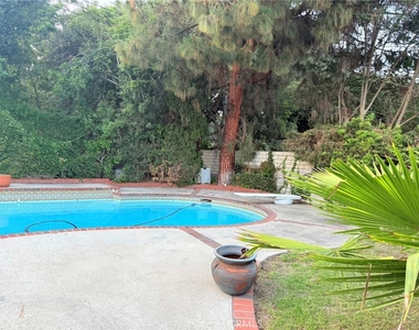833 Hugo Reid Drive - Photo Thumbnail 15